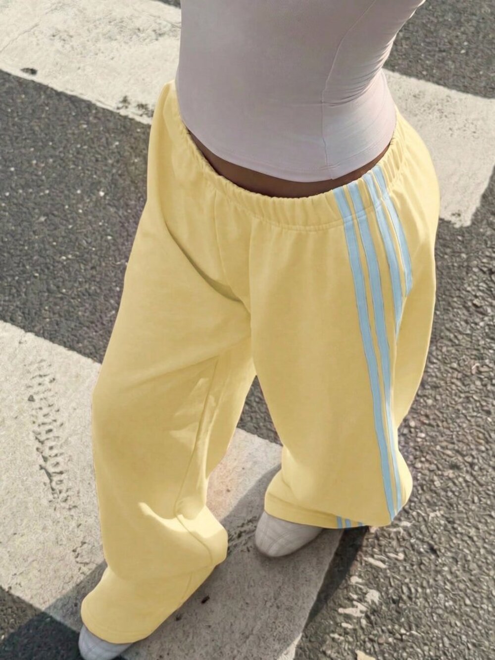 Pale Yellow Casual Women's Contrast Color Loose Wide Leg Sweatpants - Picture 5 of 5